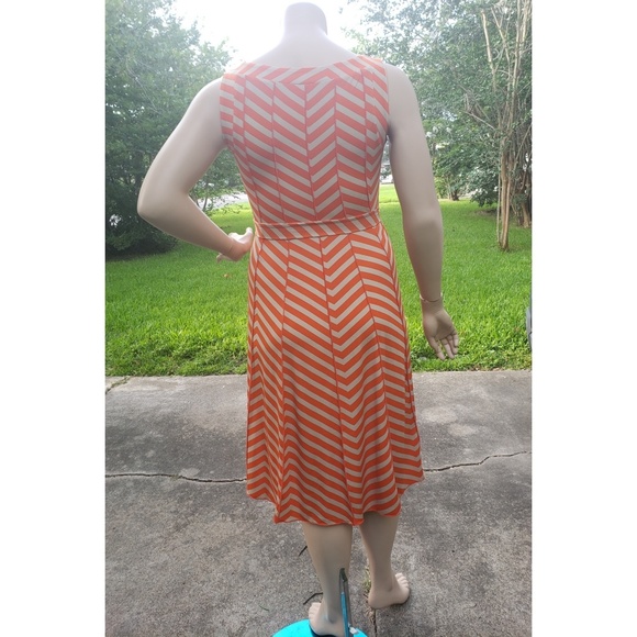 Dress - Picture 2 of 4